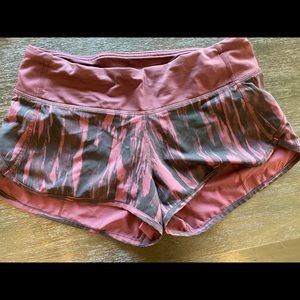 🍋Lululemon Speed Shorts 2.5” Size 4